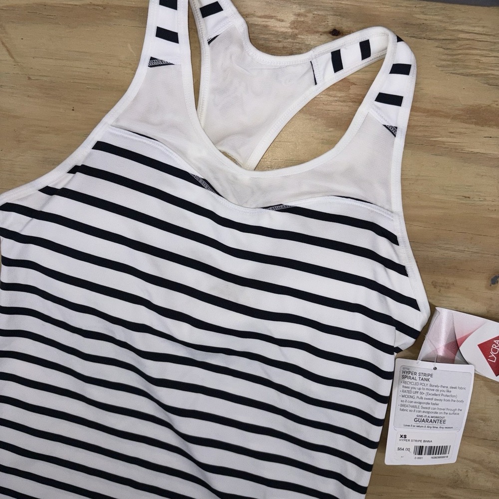 New Athleta XS Hyper Stripe Spiral Tank White Black Stripes Yoga Built In Bra